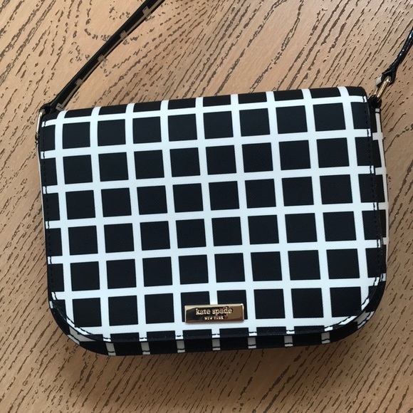 kate spade Handbags - Like new Kate spade purse